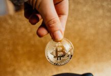 Bitcoin poprvé od května překonal hranici 50 tisíc dolarů