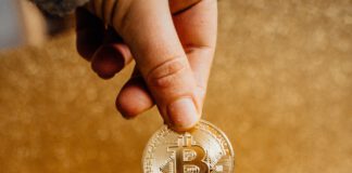 Bitcoin poprvé od května překonal hranici 50 tisíc dolarů